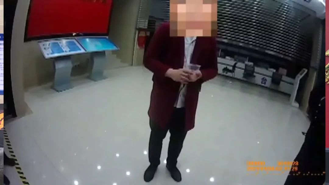 DƬ